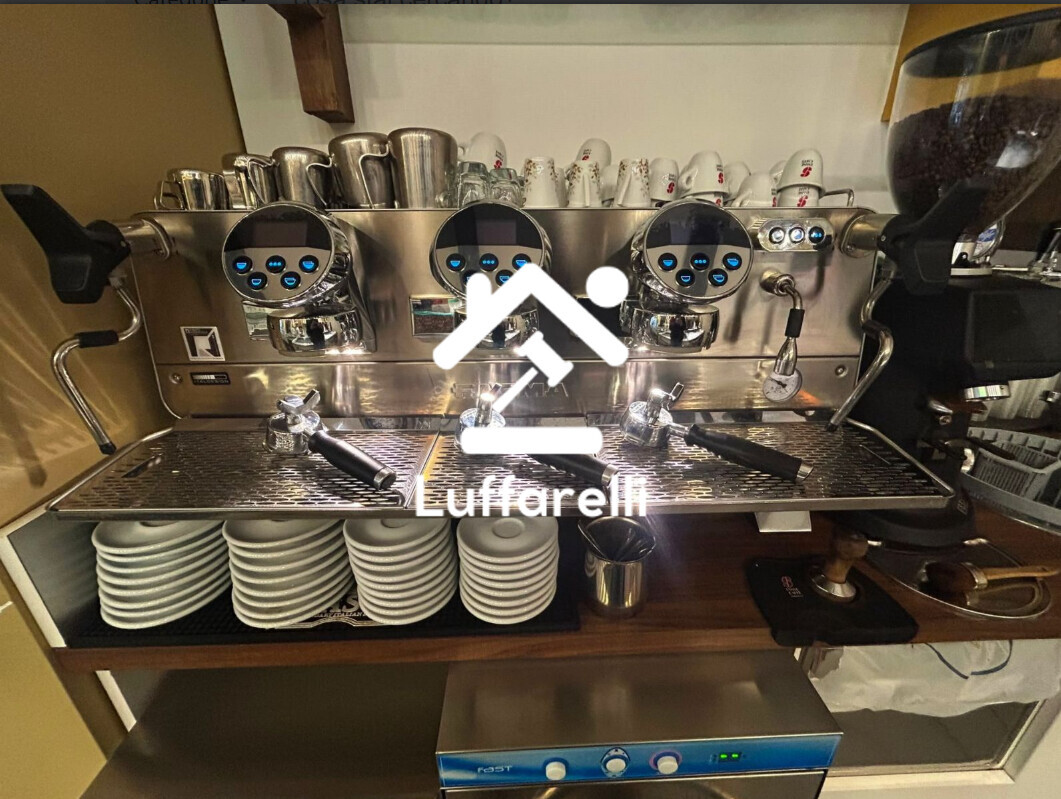 Commercio Al Dettaglio, Ristorazione E Industria Alberghiera – Il lotto comprende arredi per sala bar e caffetteria, banconi ed… — foto 7