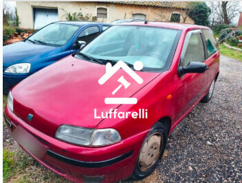 Autovetture – Il lotto comprende un'autovettura e attrezzature per edilizia. — foto 2