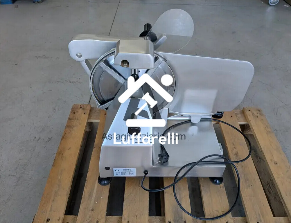 Elettrodomestici – Il lotto comprende un'affettatrice in acciaio inox di marca… — foto 2