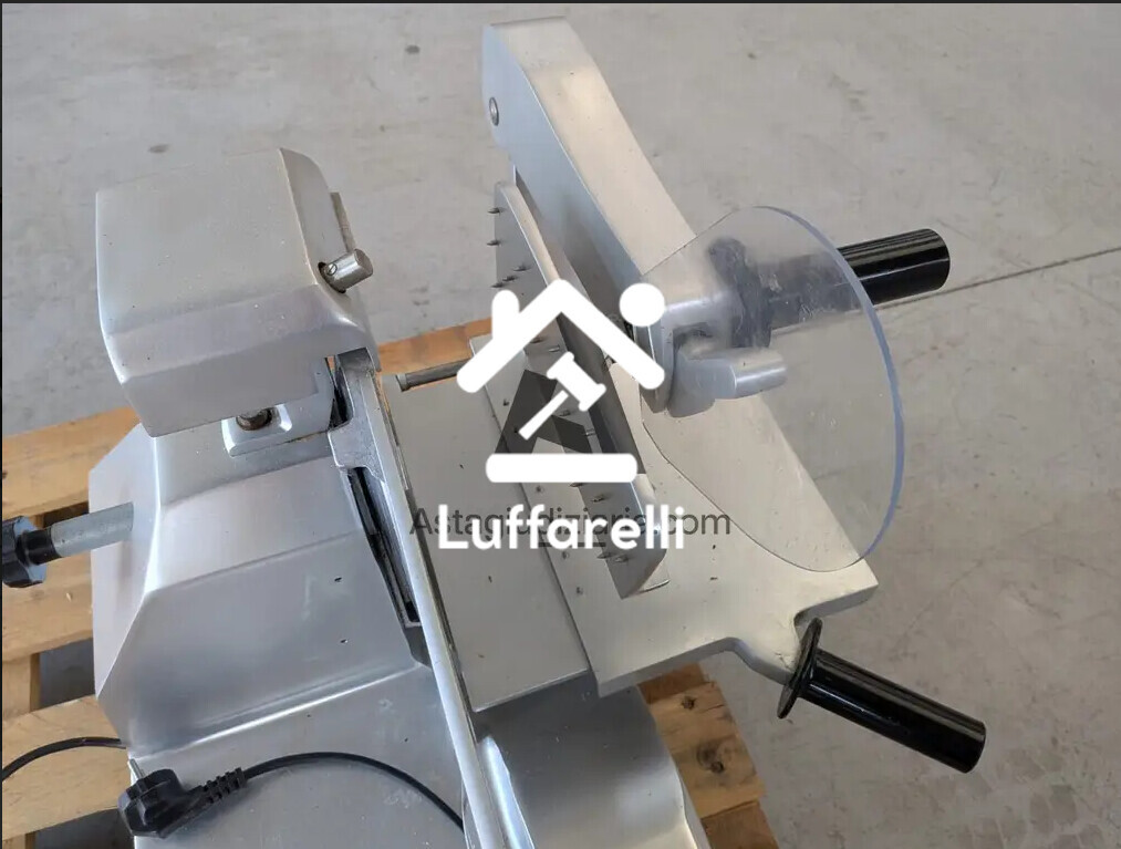 Elettrodomestici – Il lotto comprende un'affettatrice in acciaio inox di marca… — foto 3