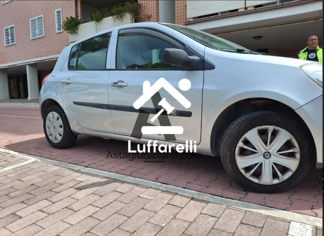 Autovetture – Il lotto comprende un'autovettura Renault Clio, immatricolata il… — foto 2