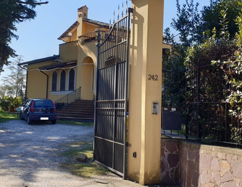 Immagine di ATTIVITÀ RICETTIVE / SCOPO COMMERCIALE VIA ANAGNINA GIÀ VIA TUSCOLANA N. 242 – GROTTAFERRATA