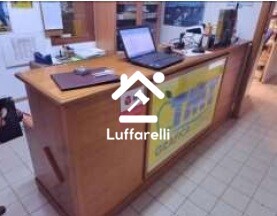 Arredi Da Ufficio E Varie – Il lotto comprende arredi e macchine elettroniche per ufficio. — foto 3
