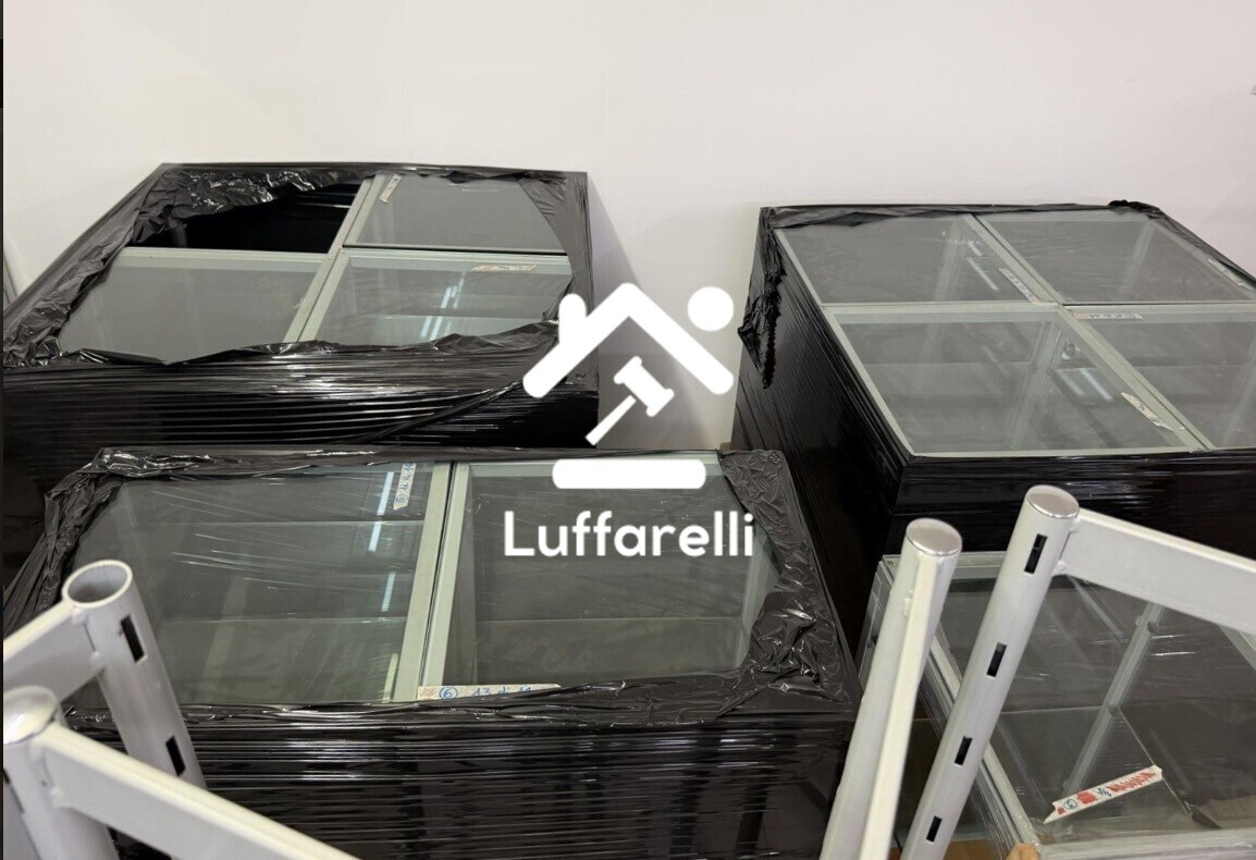 Mobili E Arredo Per Ufficio – Il lotto comprende arredi e attrezzature da negozio, tra cui un… — foto 2
