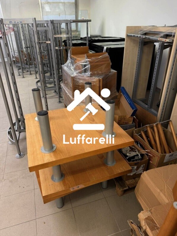 Mobili E Arredo Per Ufficio – Il lotto comprende arredi e attrezzature da negozio, tra cui un… — foto 3