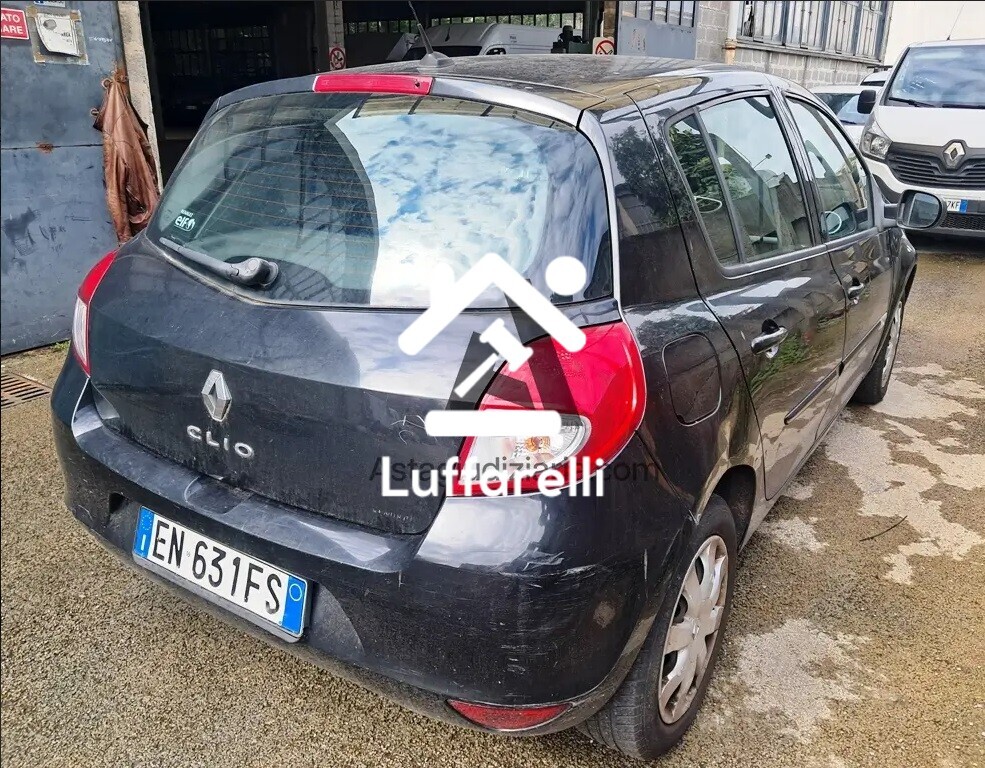 Autovetture – Il lotto comprende un'autovettura Renault Clio immatricolata il… — foto 4