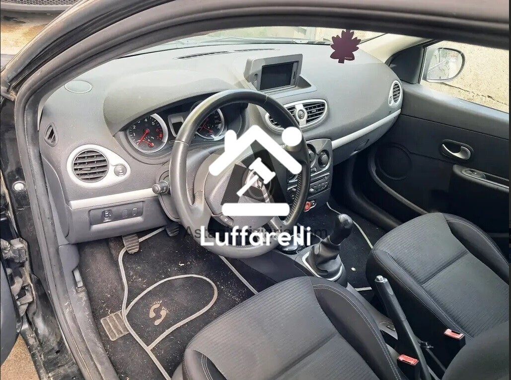Autovetture – Il lotto comprende un'autovettura Renault Clio immatricolata il… — foto 6