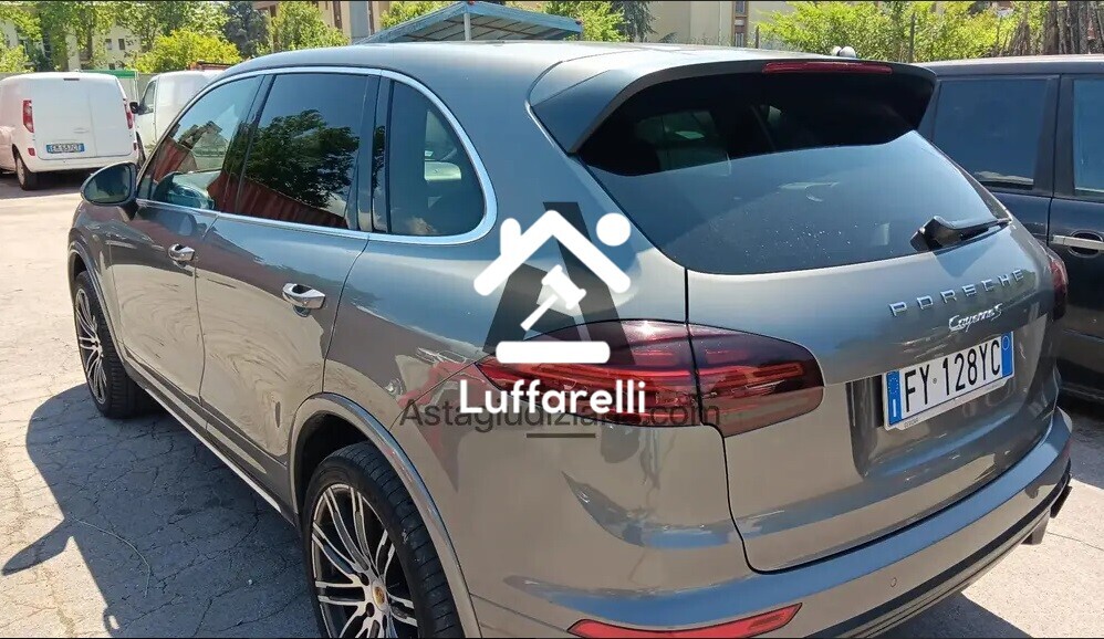 Autovetture – In vendita un'autovettura Porsche Cayenne, immatricolata nel… — foto 4