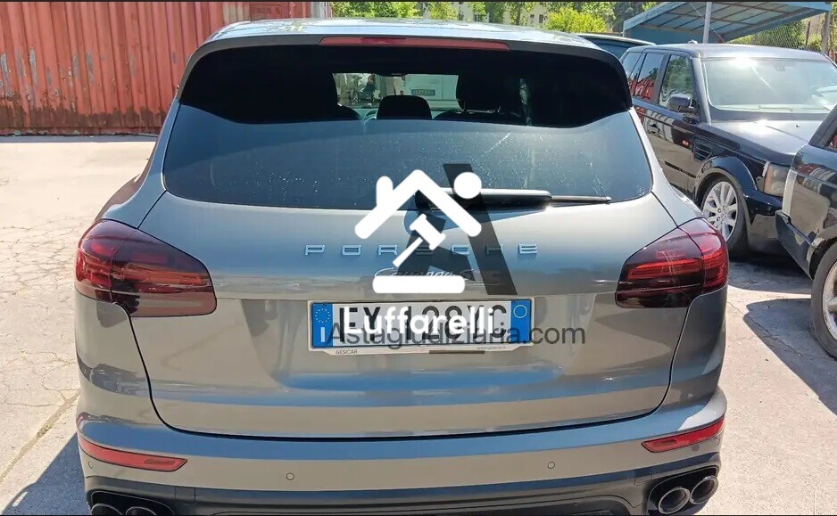 Autovetture – In vendita un'autovettura Porsche Cayenne, immatricolata nel… — foto 3