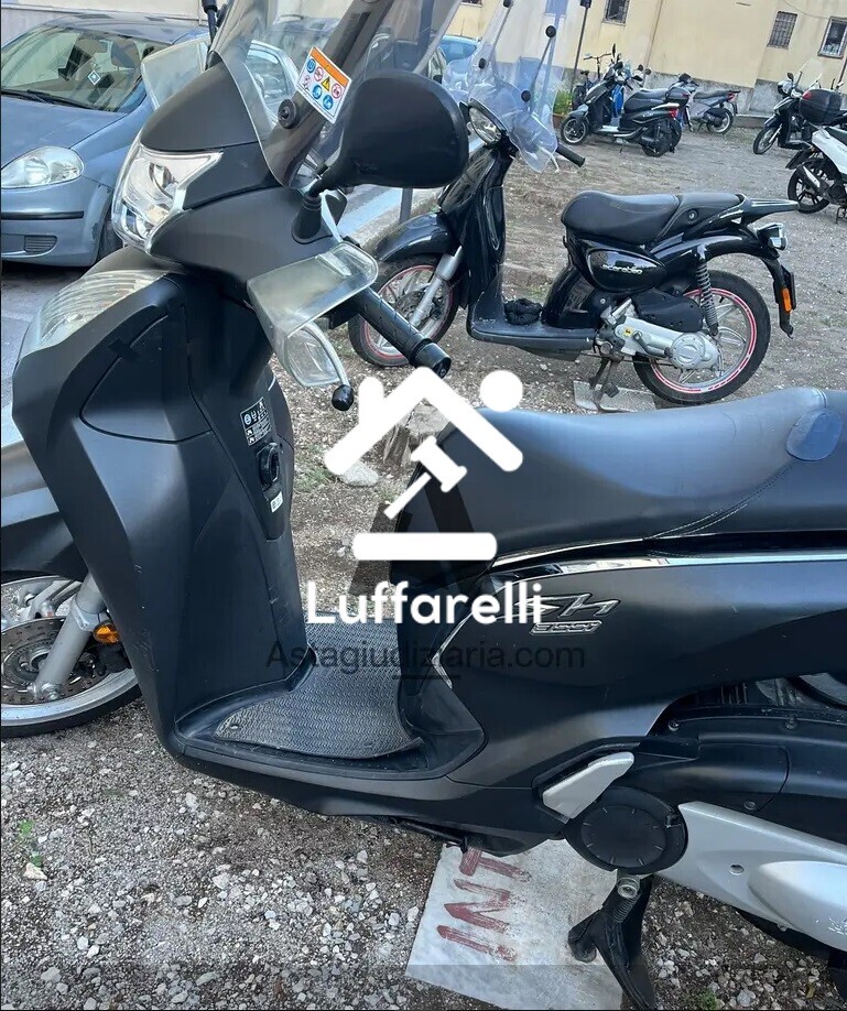 Motoveicolo O Ciclomotore – Il lotto comprende un motociclo Honda NF05, immatricolato nel… — foto 2