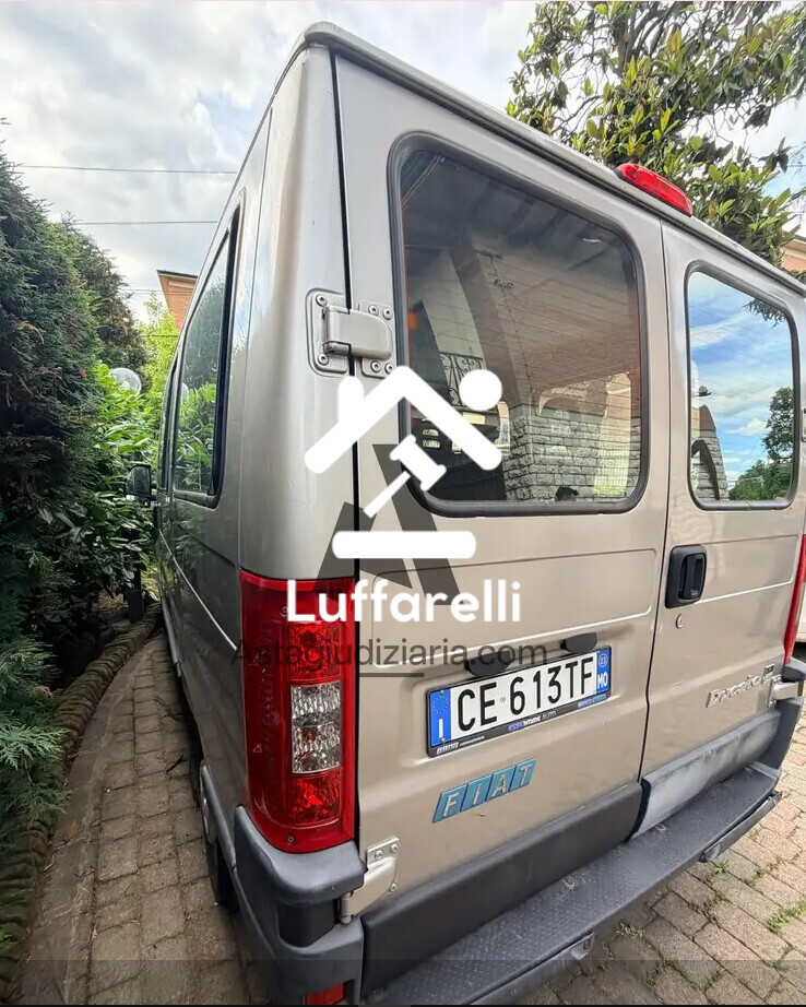 Automezzi Commerciali – Il lotto comprende un autoveicolo per trasporto persone ad uso… — foto 3