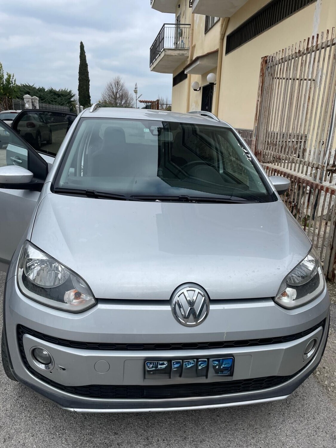 Autovetture – Lotto costituito da un'autovettura Volkswagen Up, con… — foto 7