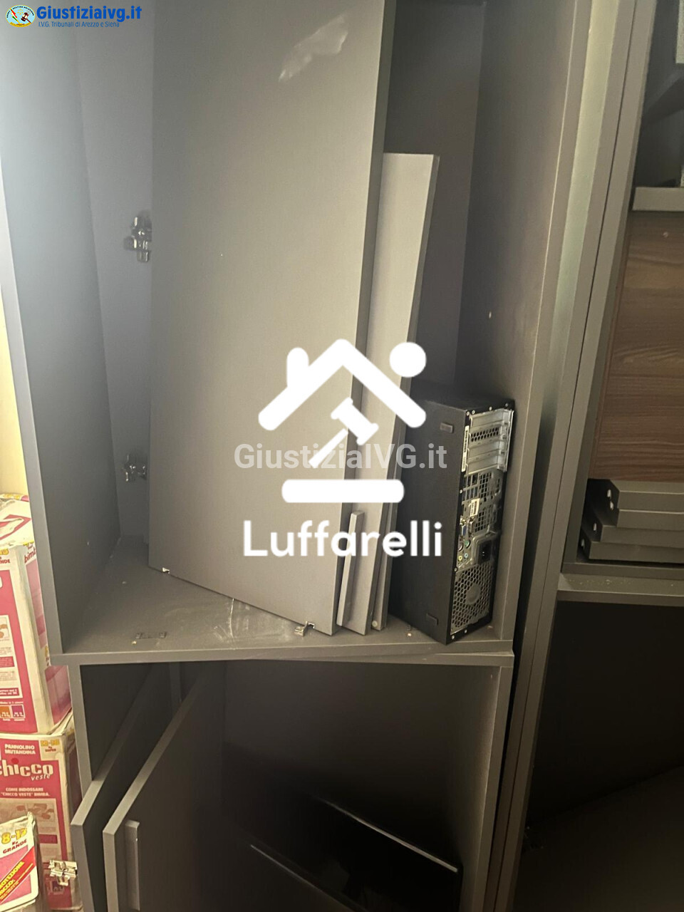 Mobili E Arredo Per Ufficio – Il lotto comprende arredi e attrezzature per ufficio: una… — foto 8