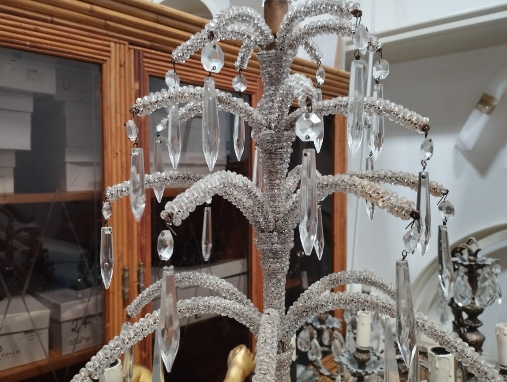 Oggetti D'Arte O Antiquariato – Il lotto comprende un lampadario con gocce di vetro/cristallo a… — foto 5