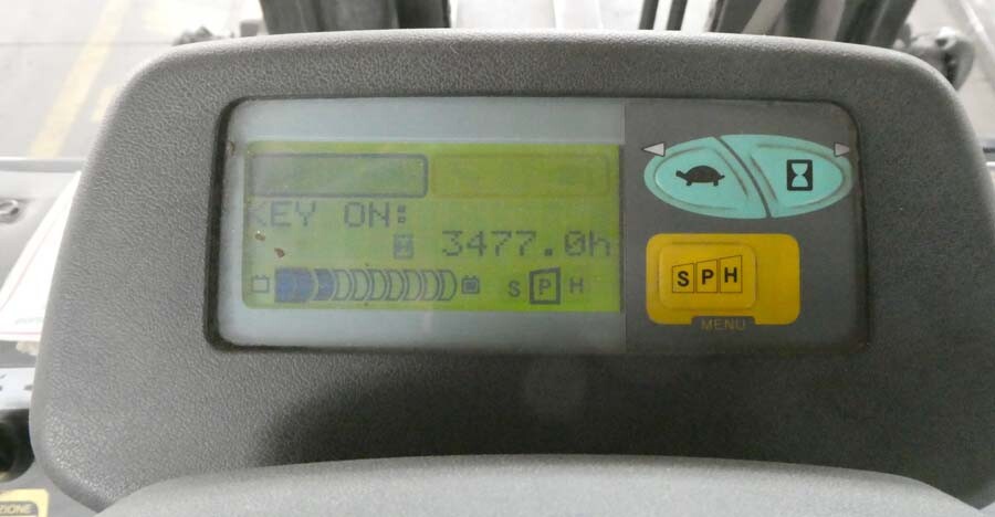 Apparecchi Di Sollevamento – Il lotto comprende un carrello elevatore elettrico a forche di… — foto 9