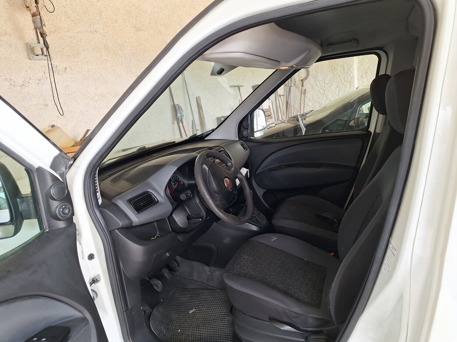 Automezzi Commerciali – Il lotto comprende un autocarro Fiat Doblò. — foto 3