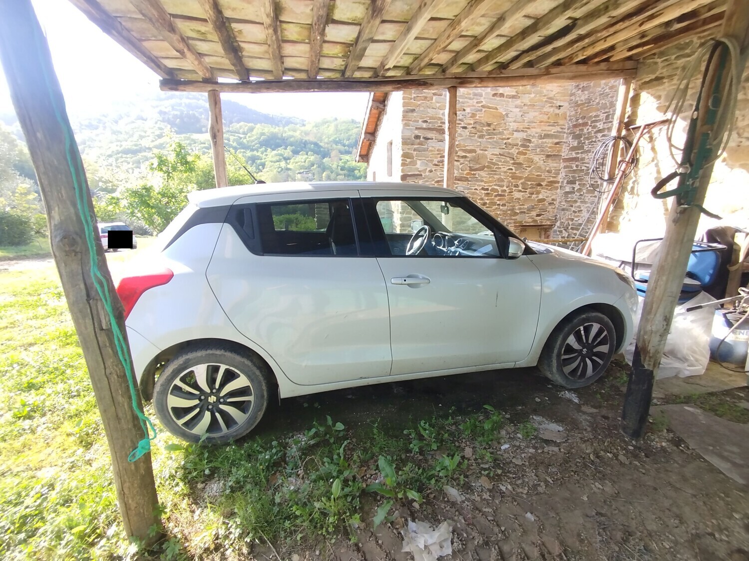 Autovetture – Il lotto comprende un'autovettura Suzuki Swift. — foto 2