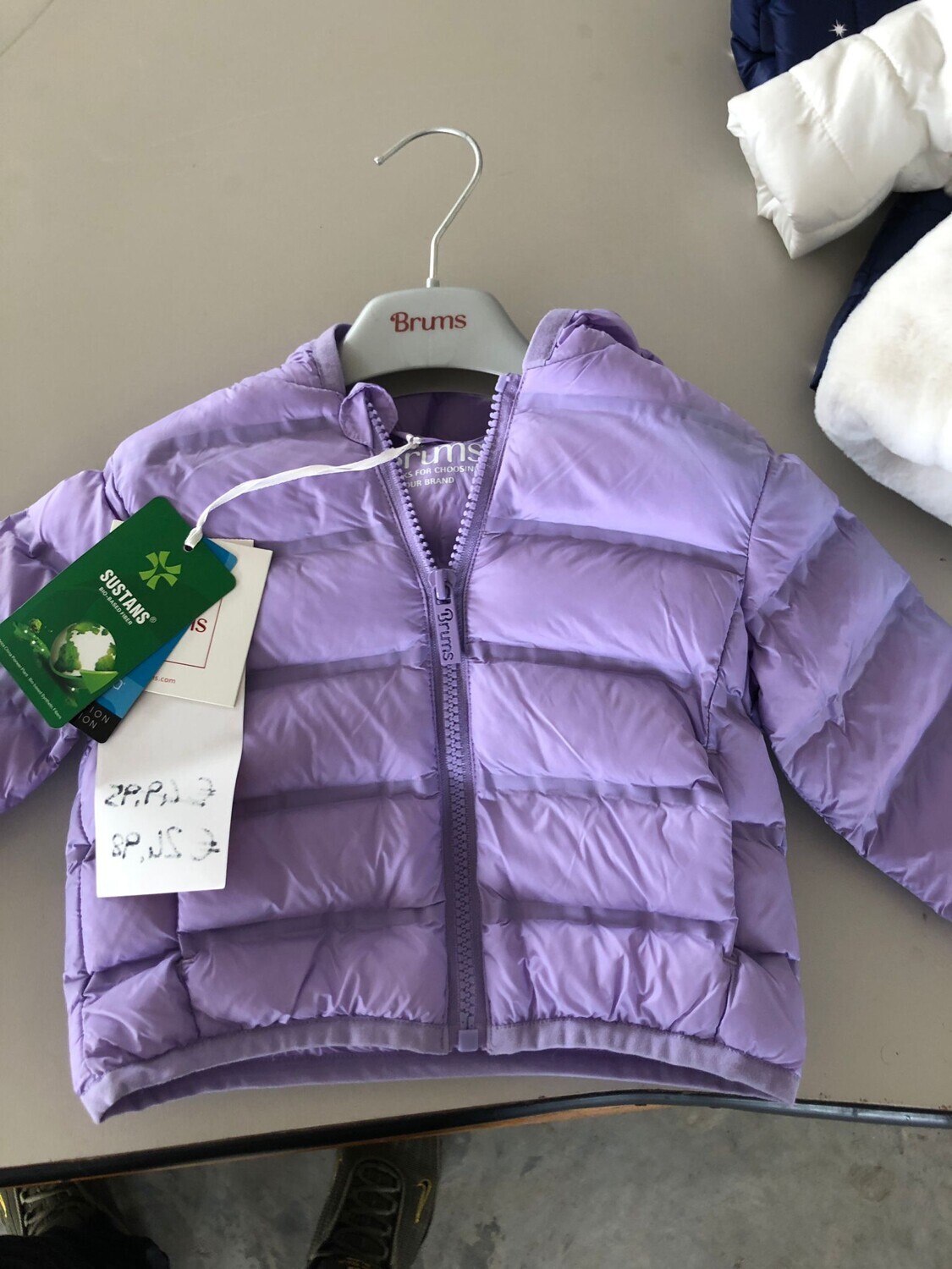 Abbigliamento E Calzature – Il lotto comprende uno stock di abbigliamento per bambino/a… — foto 6