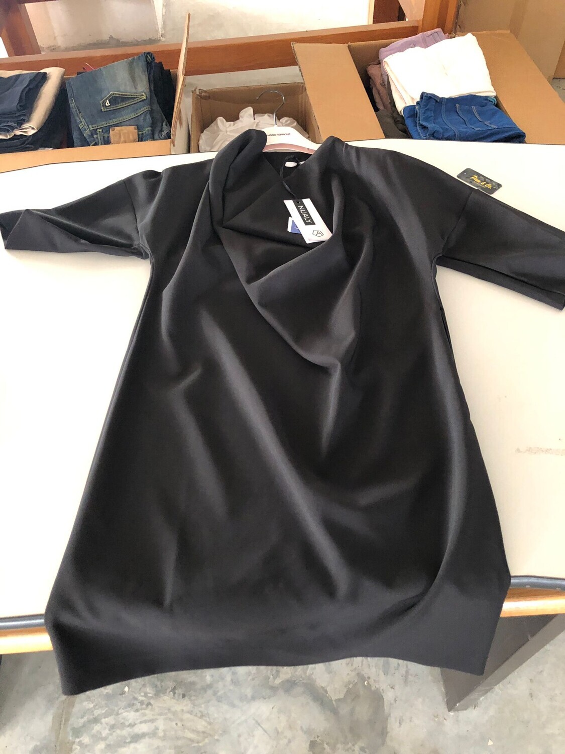 Abbigliamento E Calzature – Il lotto comprende un insieme di abbigliamento donna, circa 225… — foto 5