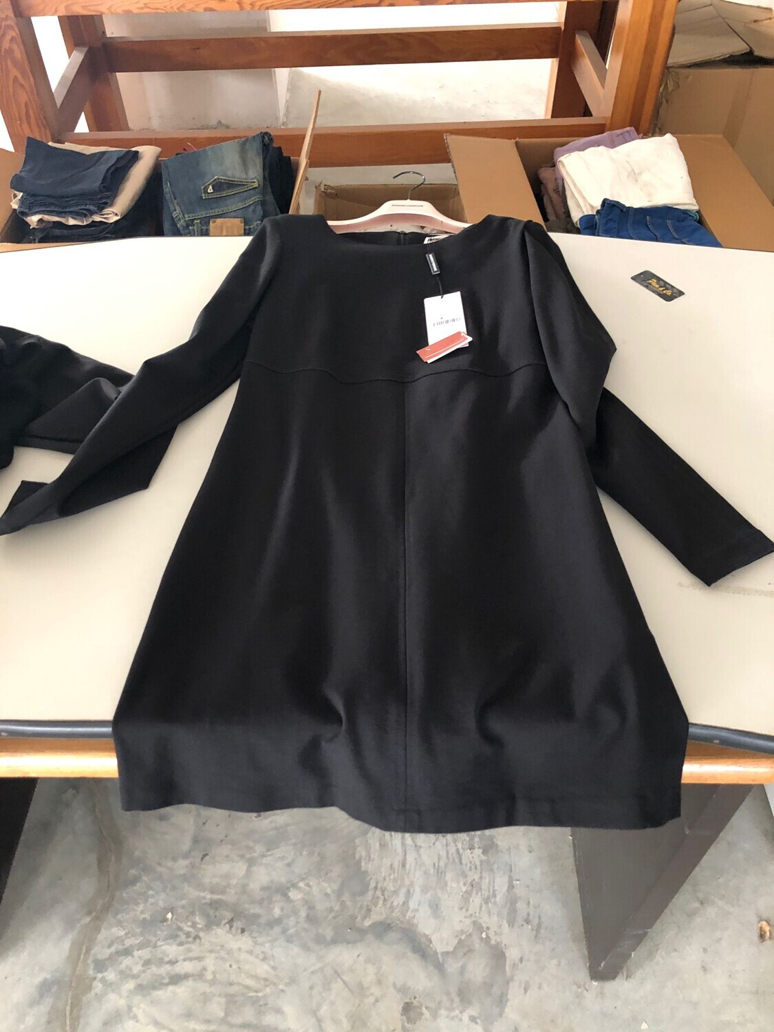 Abbigliamento E Calzature – Il lotto comprende un insieme di abbigliamento donna, circa 225… — foto 8