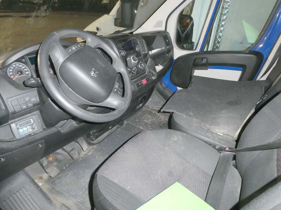 Automezzi Commerciali – Il lotto comprende un autocarro Peugeot Boxer, furgone… — foto 4