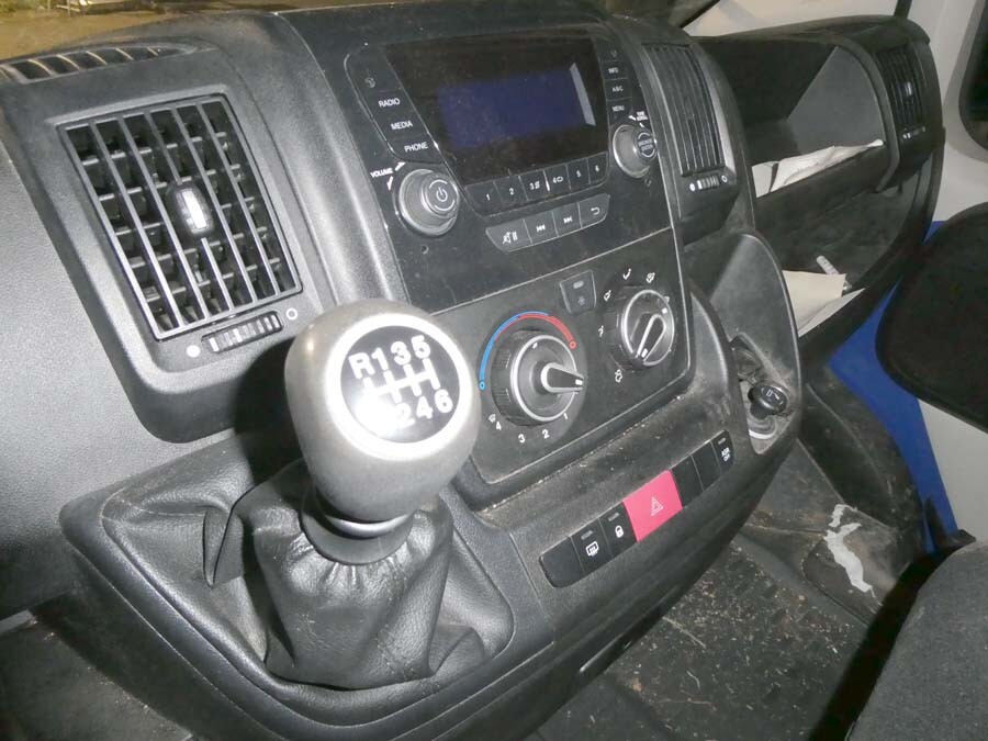 Automezzi Commerciali – Il lotto comprende un autocarro Peugeot Boxer, furgone… — foto 5