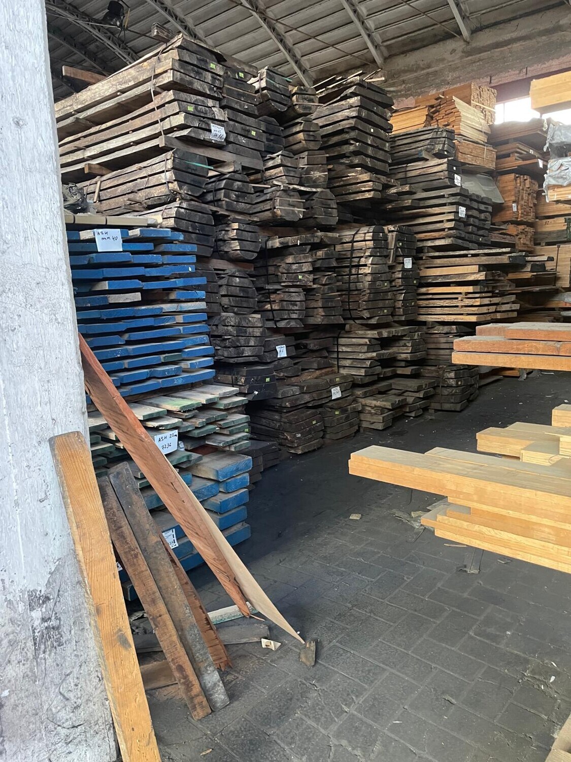 Lotto di legnami di essenze diverse tra cui abete, rovere e ciliegio — foto 2