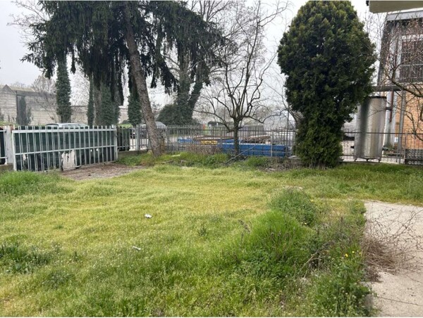 NEGOZIO O LOCALE COMMERCIALE VIA LUIGI GALVANI - MIRANDOLA — foto 3