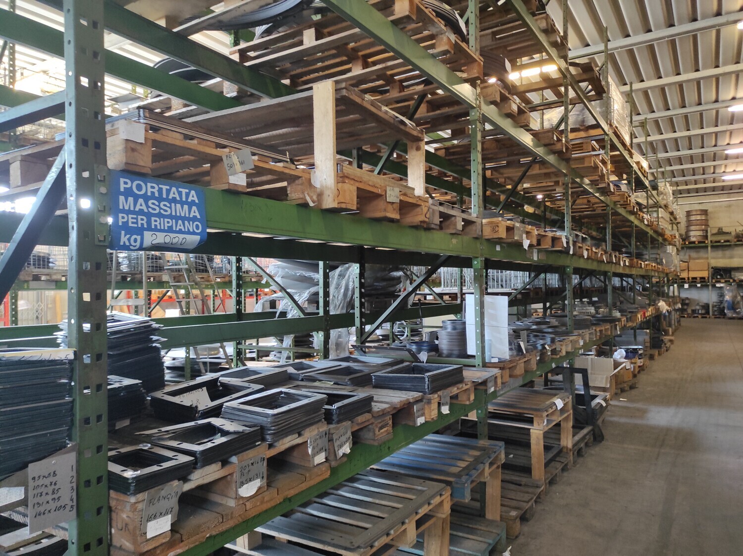 Attrezzature e rimanenze di magazzino per produzione di ventilatori — foto 4