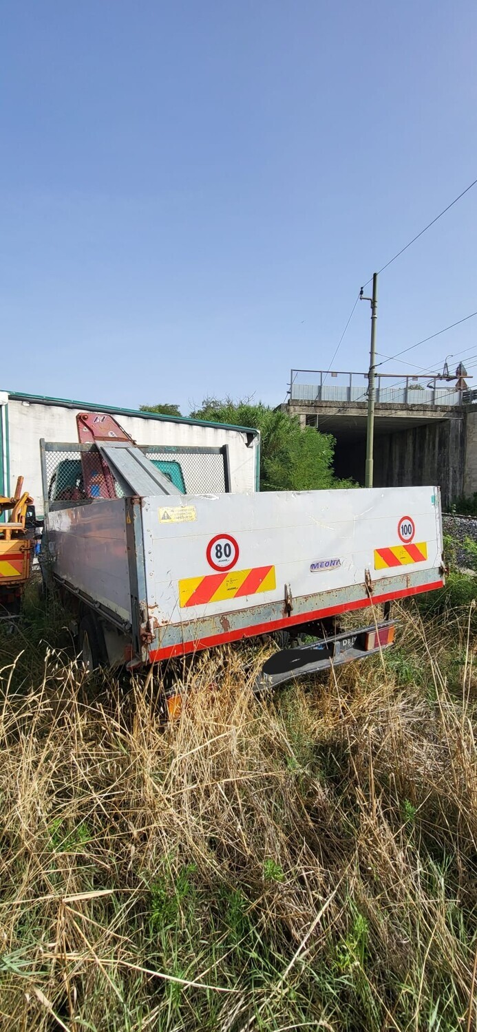 Autocarro Iveco 65C15 con cassone ribaltabile e gru — foto 6