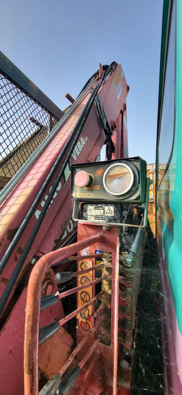 Autocarro Iveco 65C15 con cassone ribaltabile e gru — foto 4