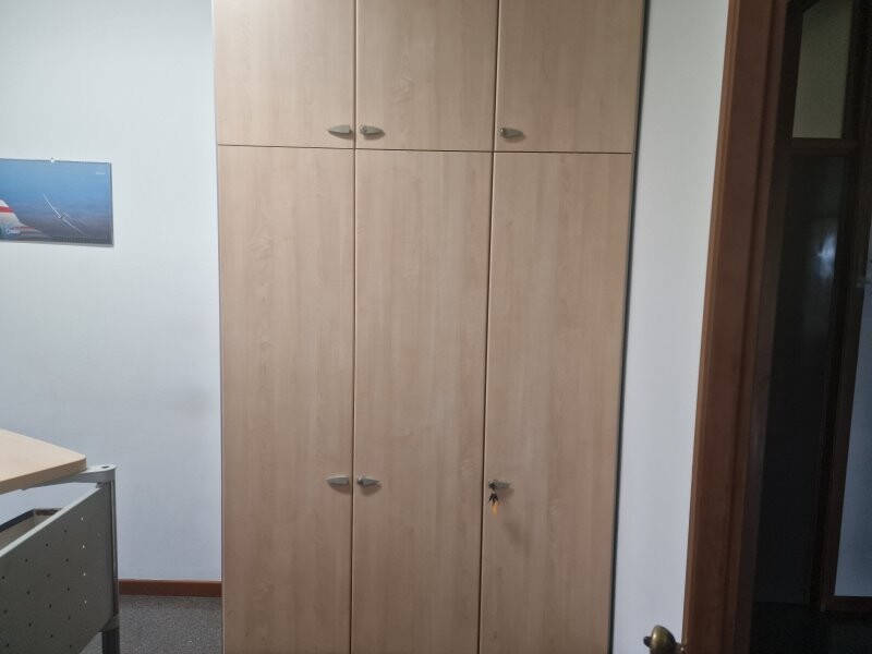 Beni mobili e arredi di un ufficio — foto 5
