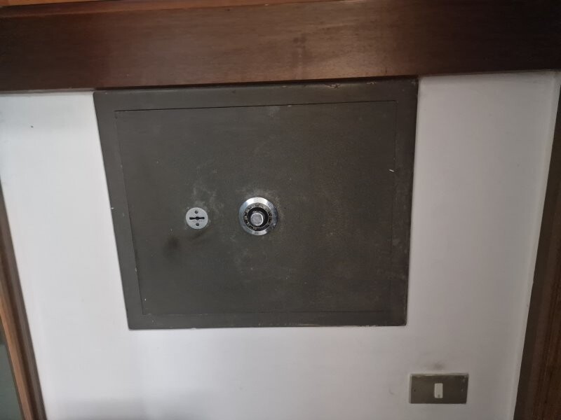 Beni mobili e arredi di un ufficio — foto 8