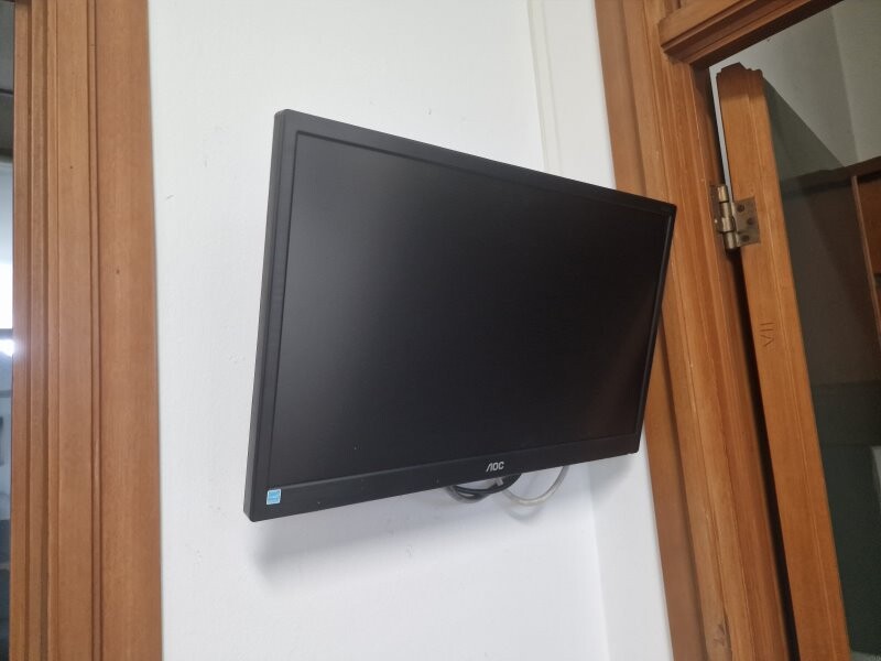 Beni mobili e arredi di un ufficio — foto 4