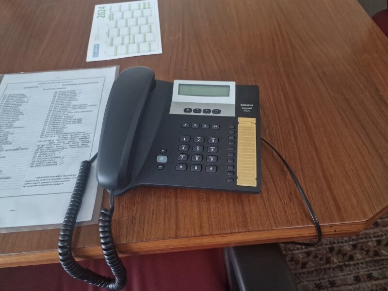 Beni mobili e arredi per ufficio — foto 9