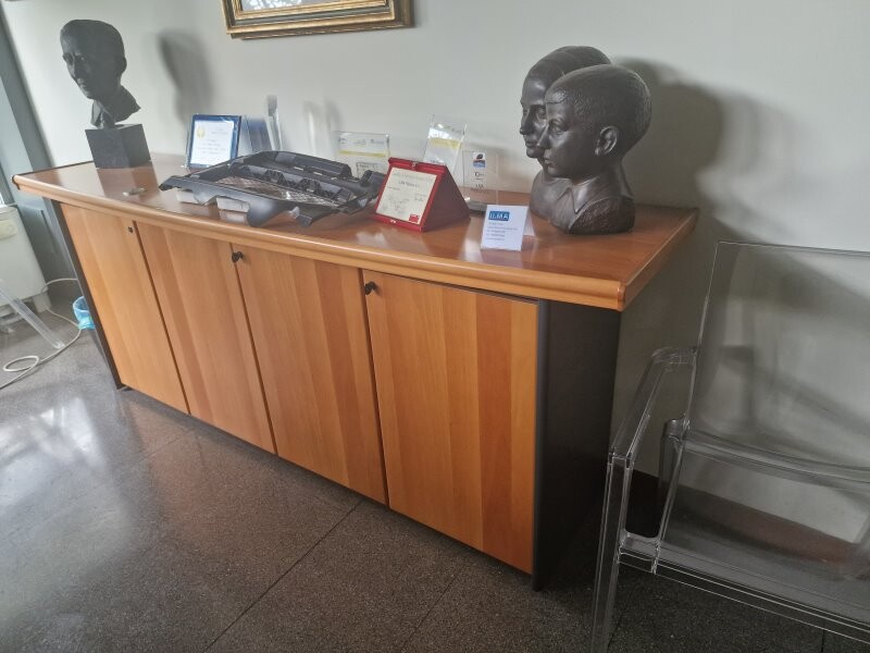 Beni mobili e arredi per ufficio — foto 3