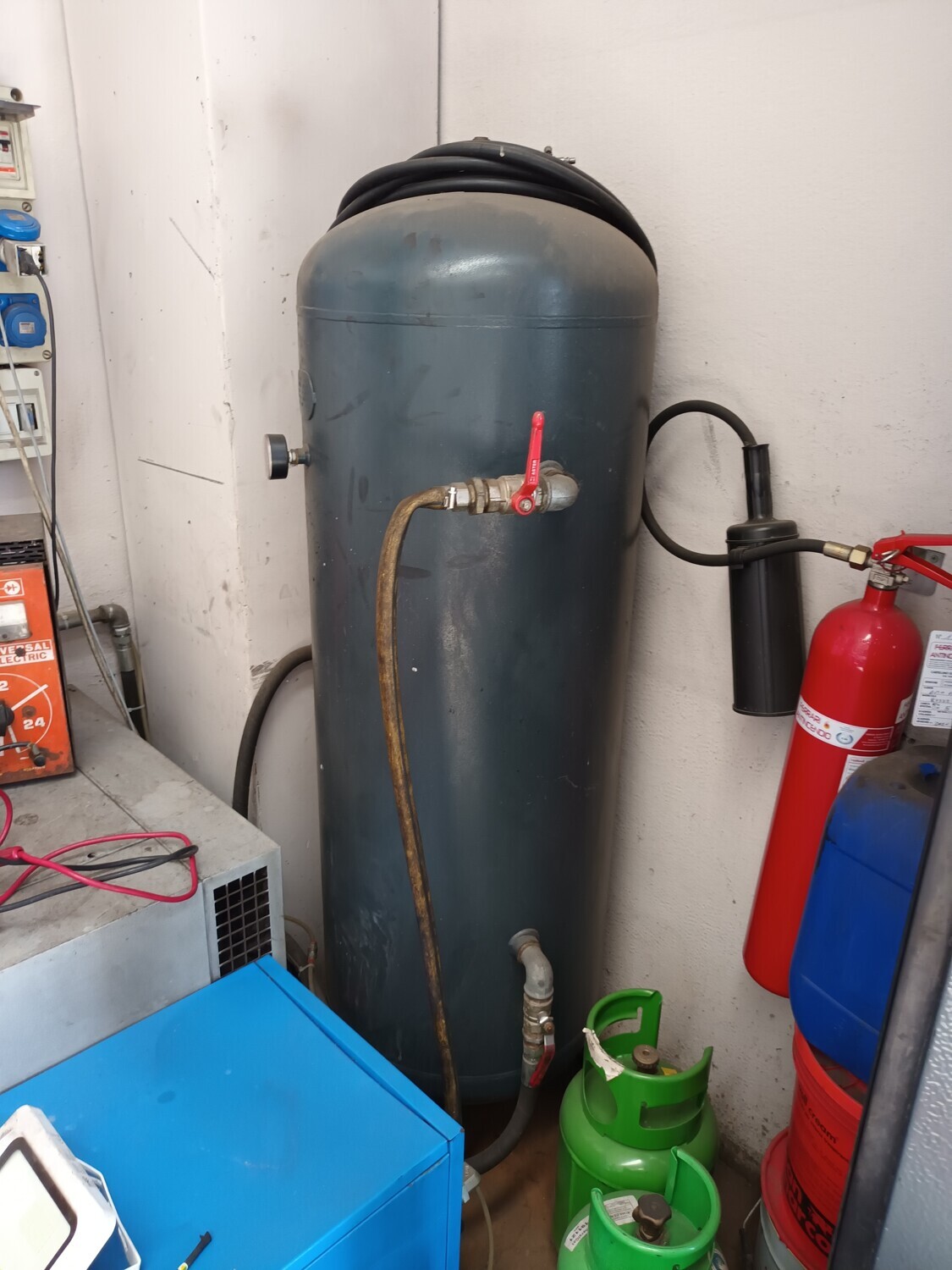 Ponte a colonna e compressore per officina — foto 2
