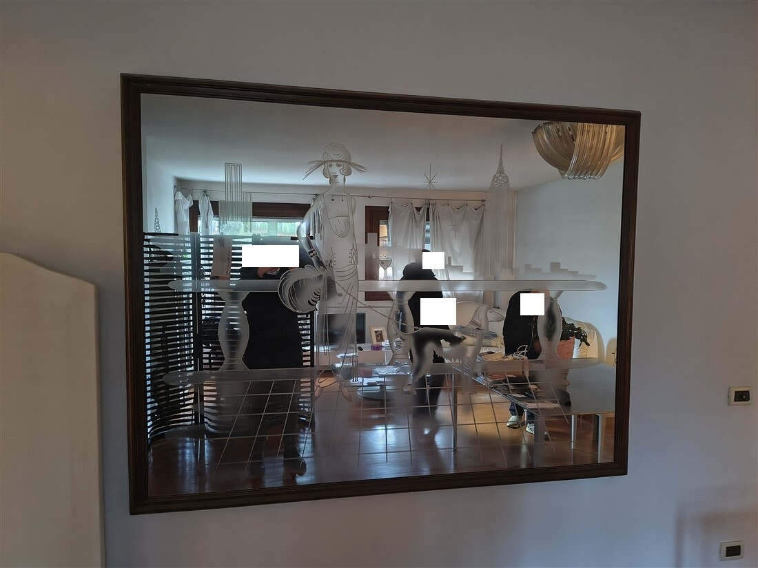 Mobili da casa con specchio, tavolo, sedie e servizio da tè — foto 2