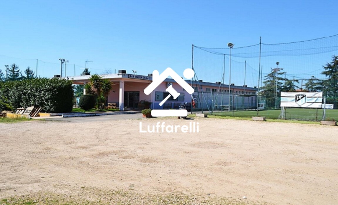 Immagine di TENUTA SPORTIVA VIA DELLE VALLI – APRILIA (LT)