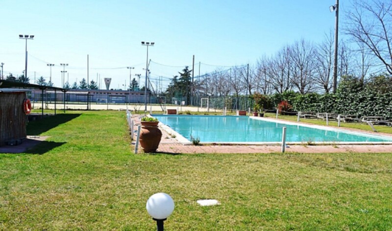Immagine di TENUTA SPORTIVA VIA DELLE VALLI – APRILIA (LT)