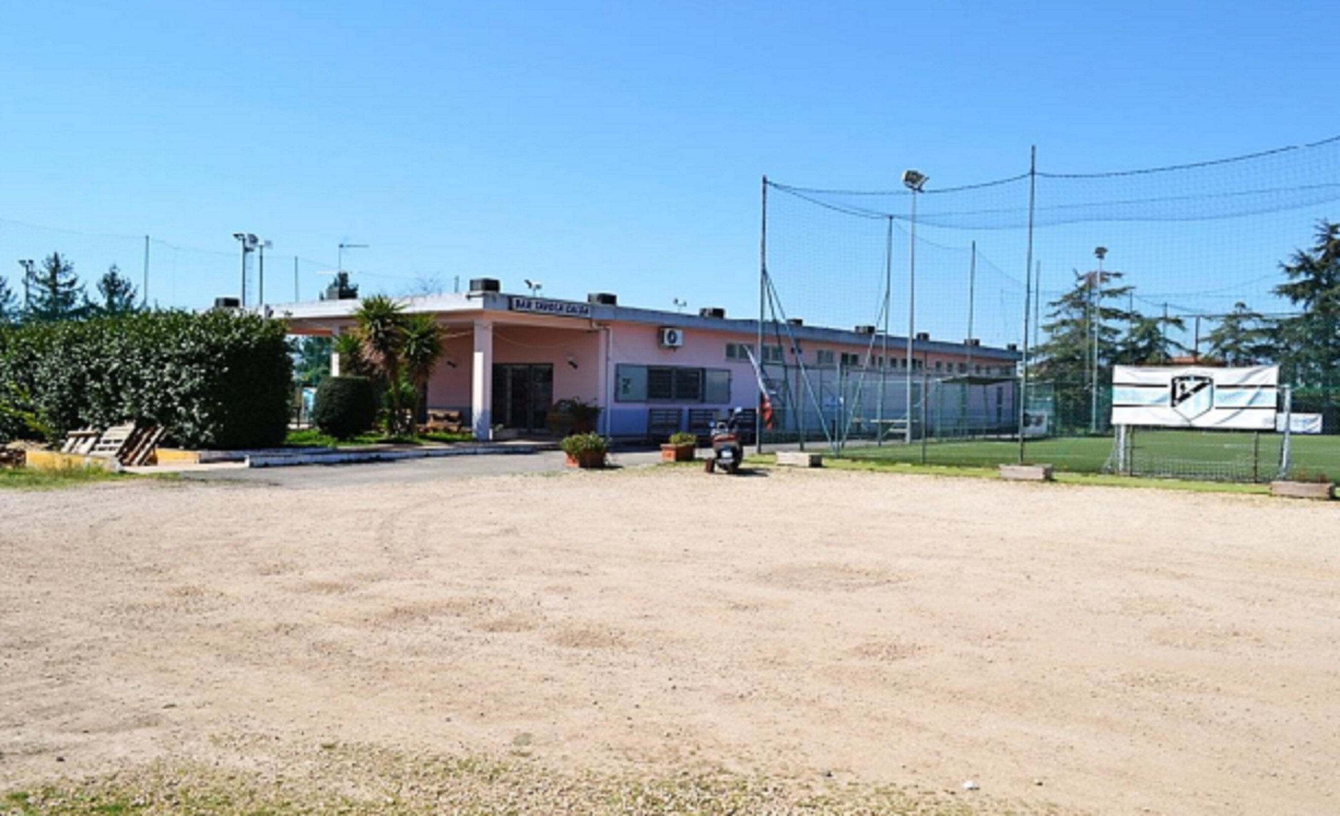 TENUTA SPORTIVA VIA DELLE VALLI - APRILIA (LT) — foto 3
