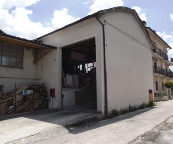 CAPANNONE VIA FLAMINIA - GUALDO TADINO  (PG) — foto 3