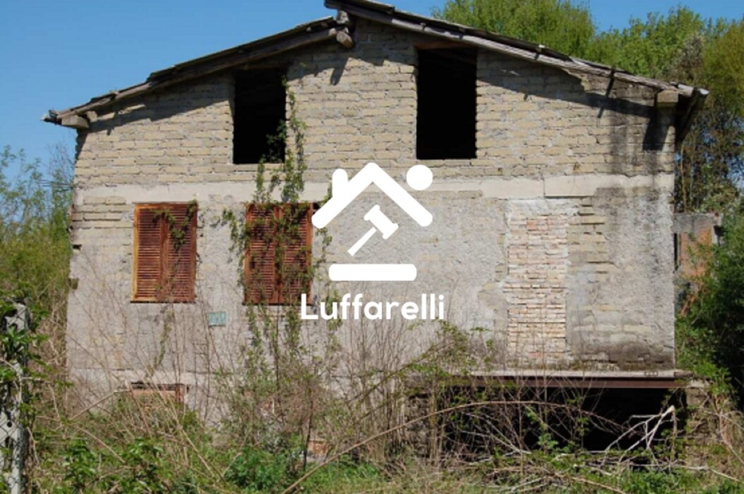 Immagine di FABBRICATO E TERRENO VIA DI VALLE FREDDA – LABICO (RM)