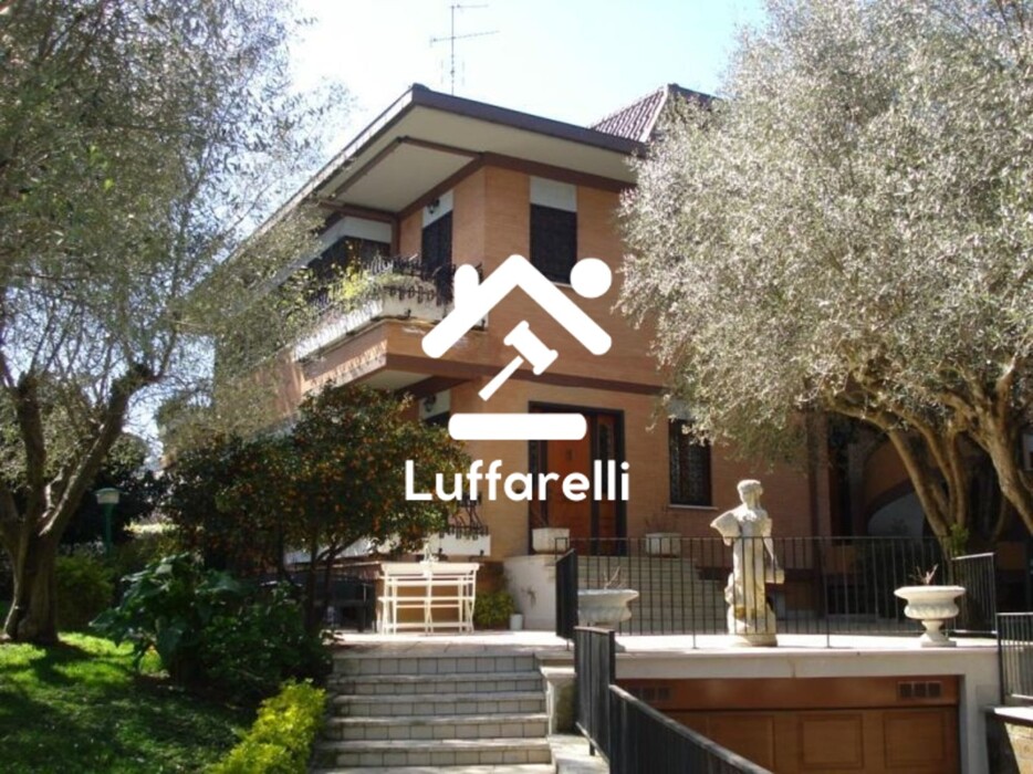 Immagine di VILLA VIA GUSTAVO GIOVANNONI – TOR DE CENCI (RM)