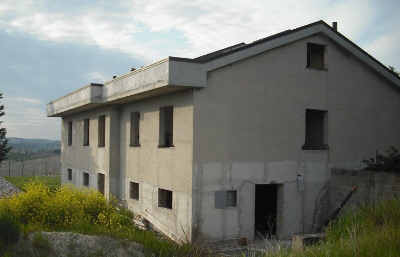 Immagine di FABBRICATO E TERRENO VIA QUERCIABELLA – SENIGALLIA (AN)