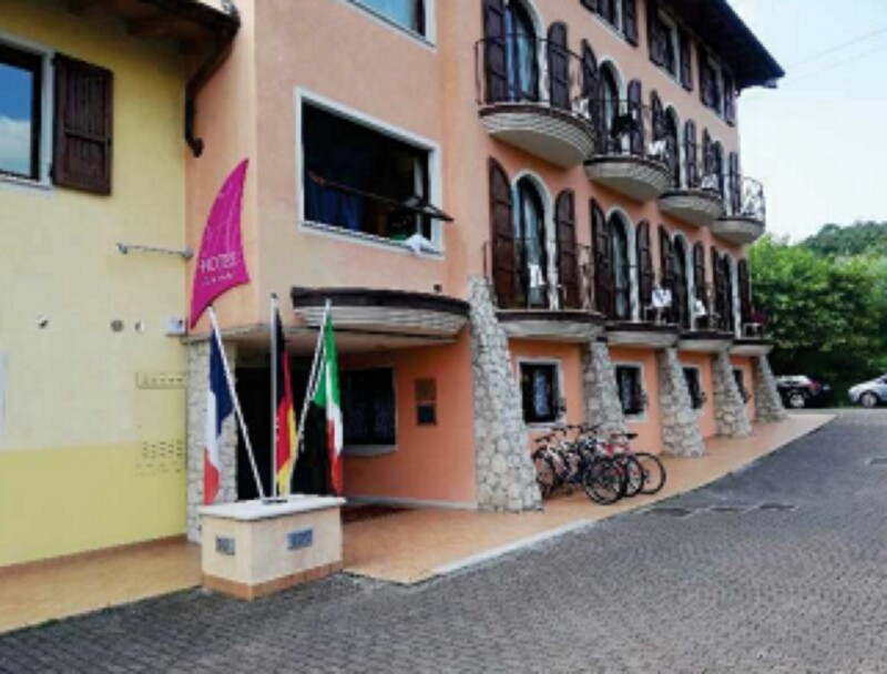 Immagine di ATTIVITÀ RICETTIVE / SCOPO COMMERCIALE VIA CATULLO – MANERBA DEL GARDA