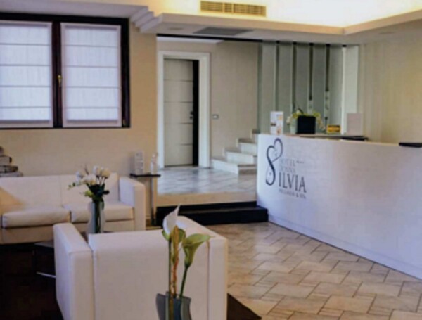 ATTIVITÀ RICETTIVE / SCOPO COMMERCIALE VIA CATULLO - MANERBA DEL GARDA — foto 3