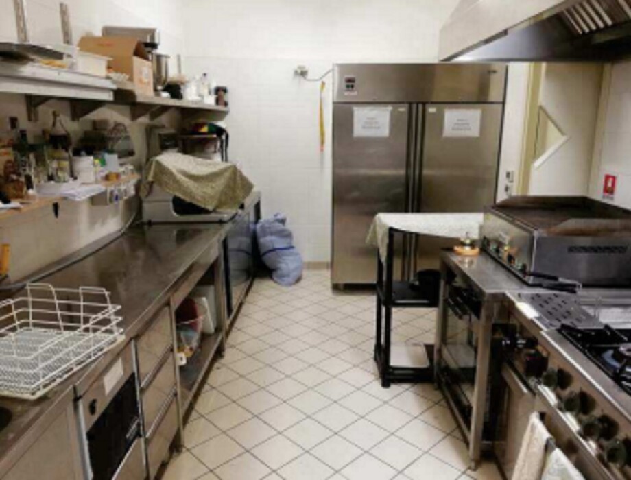 Immagine di ATTIVITÀ RICETTIVE / SCOPO COMMERCIALE VIA CATULLO – MANERBA DEL GARDA