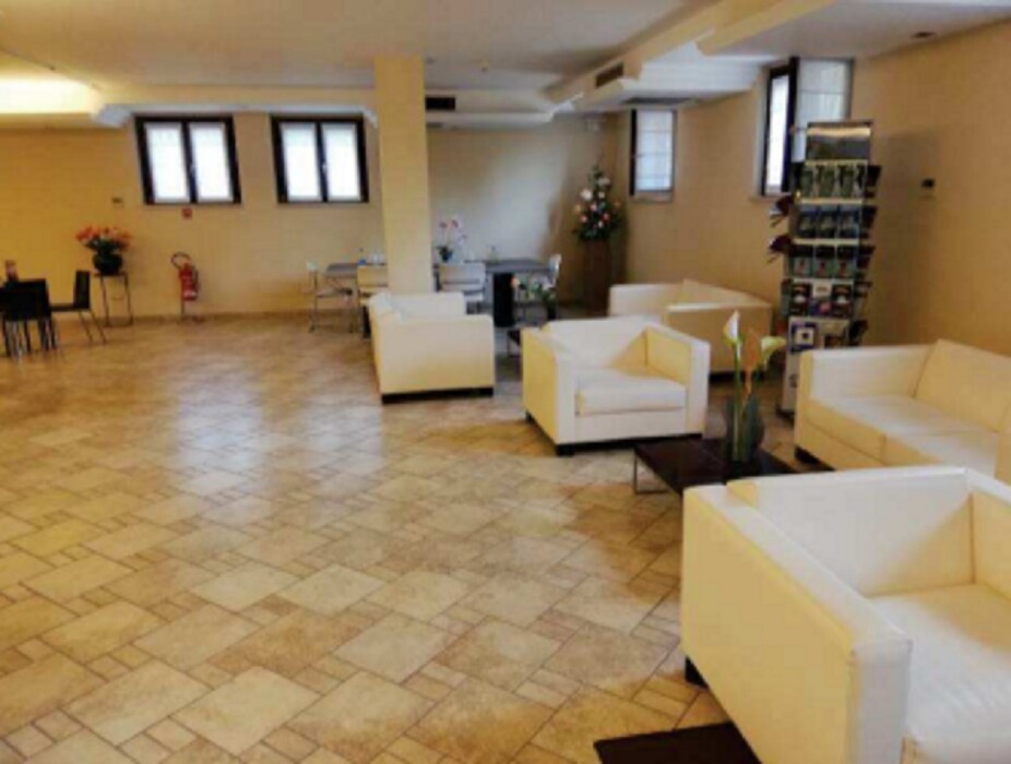 Immagine di ATTIVITÀ RICETTIVE / SCOPO COMMERCIALE VIA CATULLO – MANERBA DEL GARDA