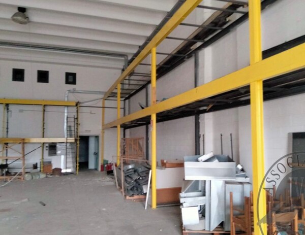 OPIFICIO VIA MAESTRI DEL LAVORO, CISLAGO, VA. — foto 4